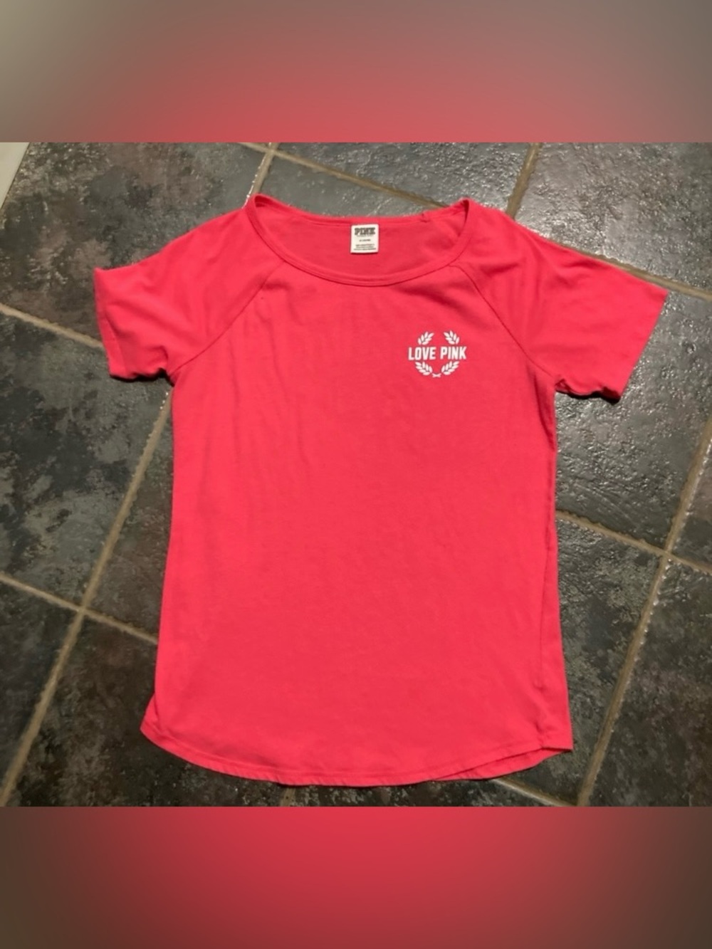 PINK Victoria's Secret Short Sleeve Tee in Coral Pink - Love Pink Size M